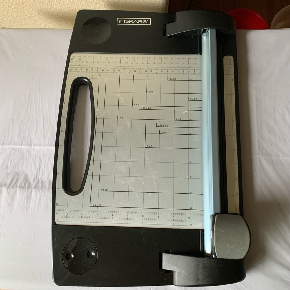 Fiskars Rotary Trimmer 12" Model #2-9680 Perfect for Paper Crafting.